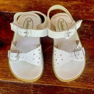 Footmates Eco-Ariel Waterproof Sandal, white, size 6